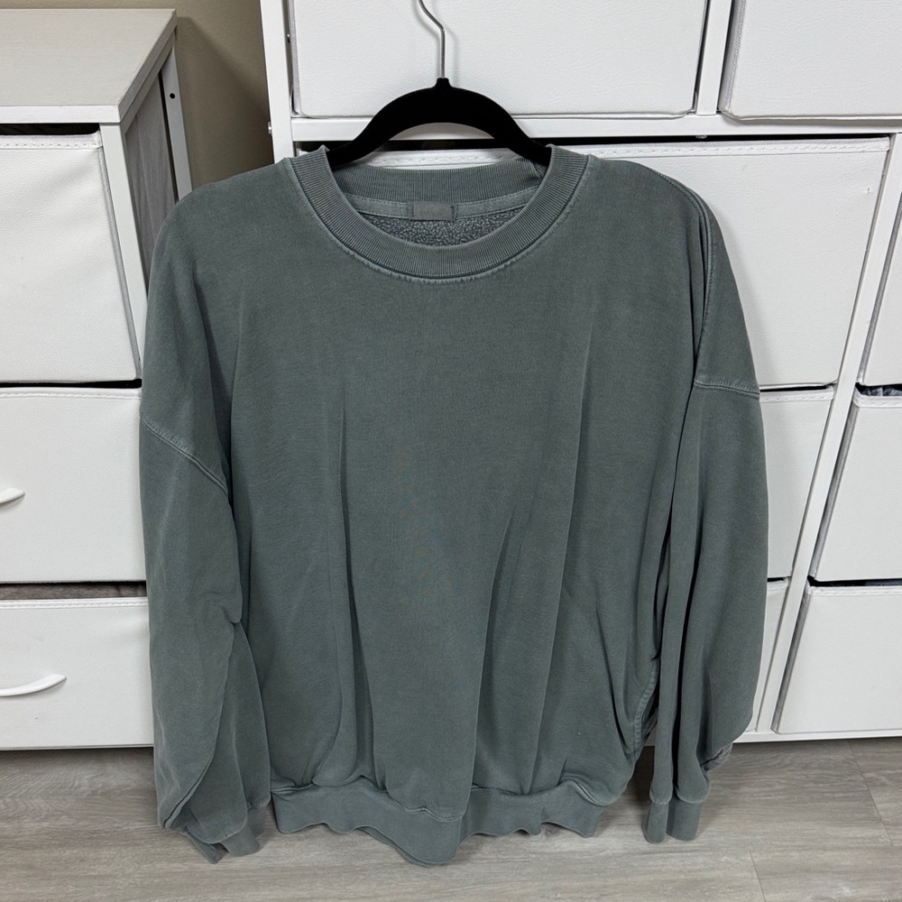 Brandy Melville Gray Crewneck Sweater